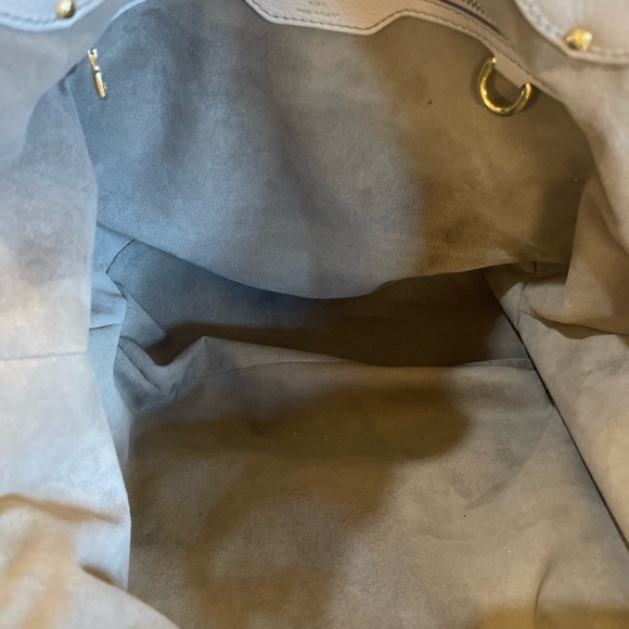 Louis Vuitton Large Sable Mahina - Picture 4 of 5